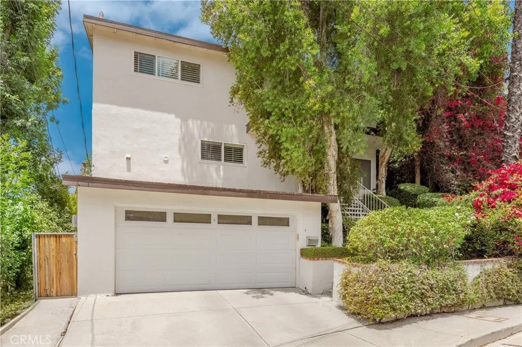 21809 Martinez — photo