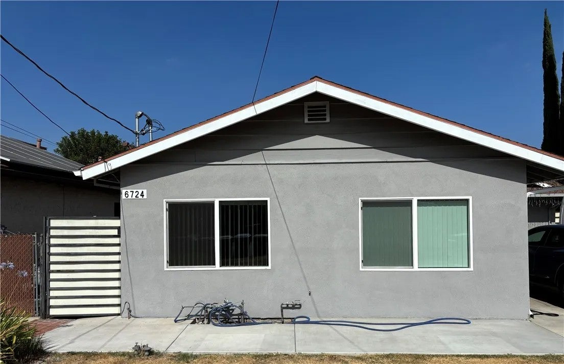 6724 Nagle — photo