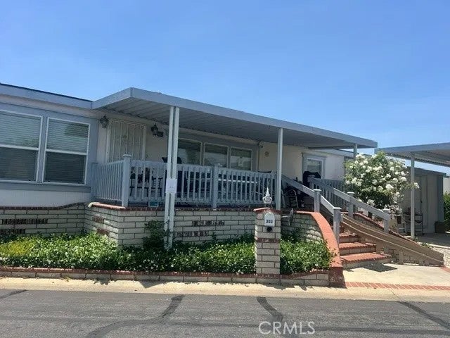 8811 Canoga 303 — photo