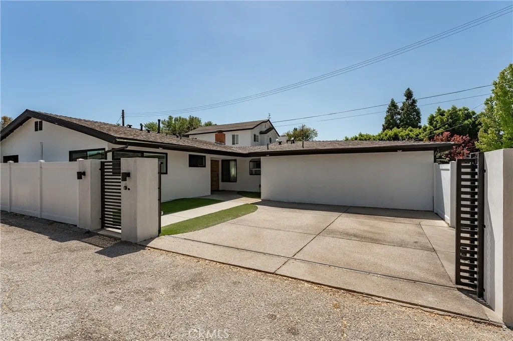 23030 Dolorosa — photo