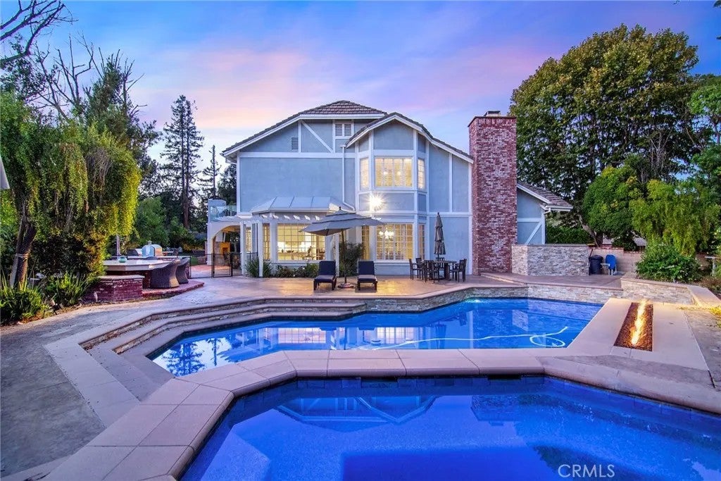 29450 Cambridge Court — photo