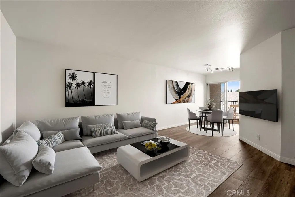 7641 Reseda Boulevard 126 — photo