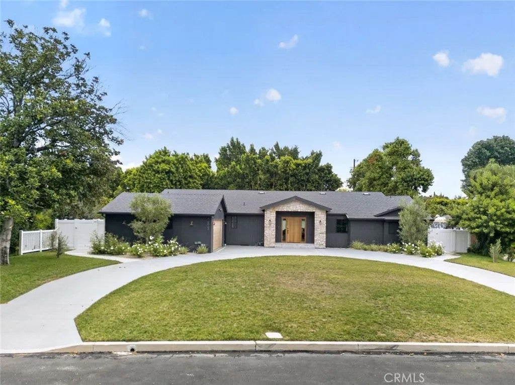 8960 Oak Park Avenue — photo