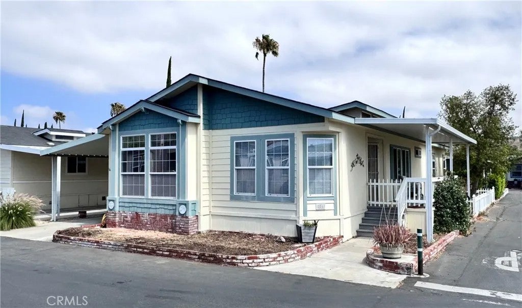 20401 Soledad Canyon 806 — photo