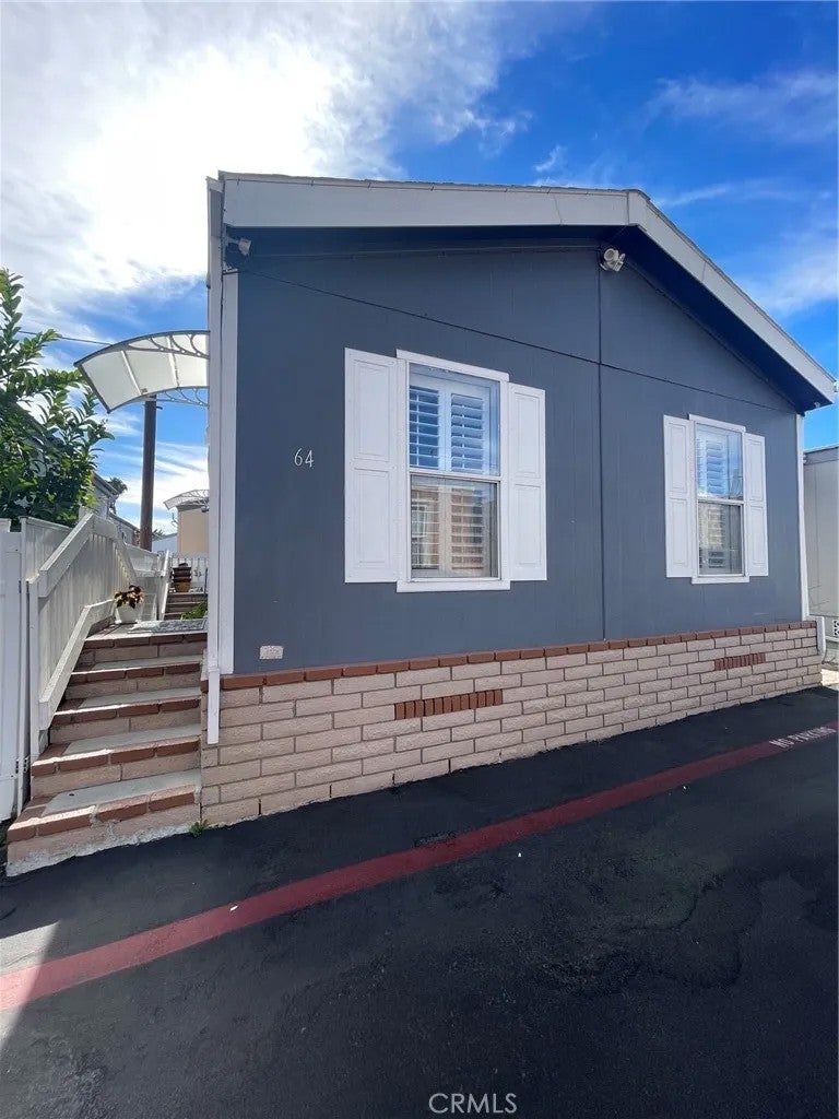 7560 Woodman 64 — photo