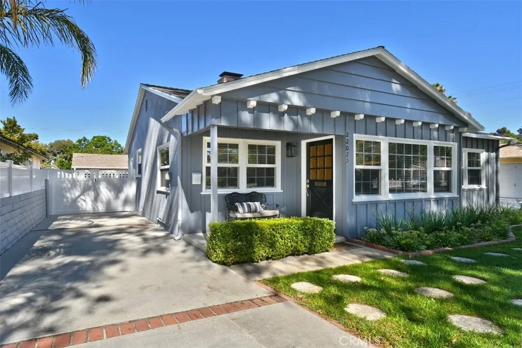 22025 De La Osa — photo