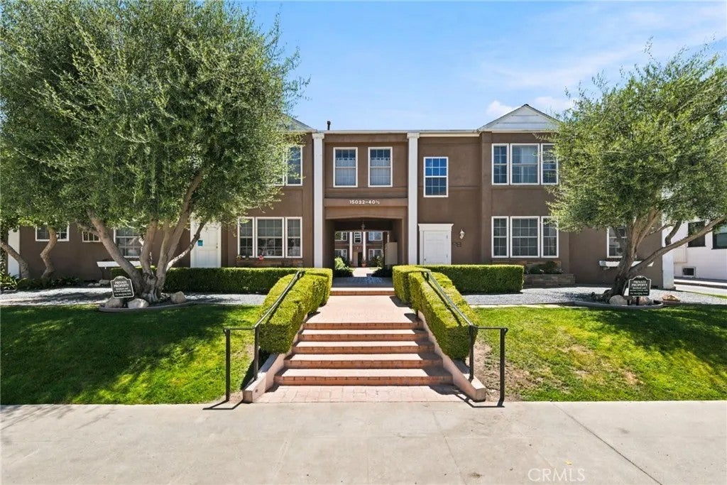 15034 Dickens — photo
