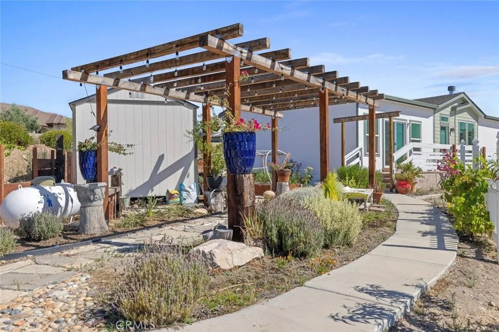 2734 Ross Drive — photo