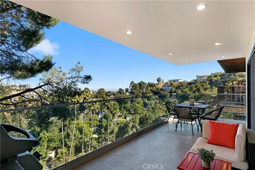 8960 Crescent Drive — photo