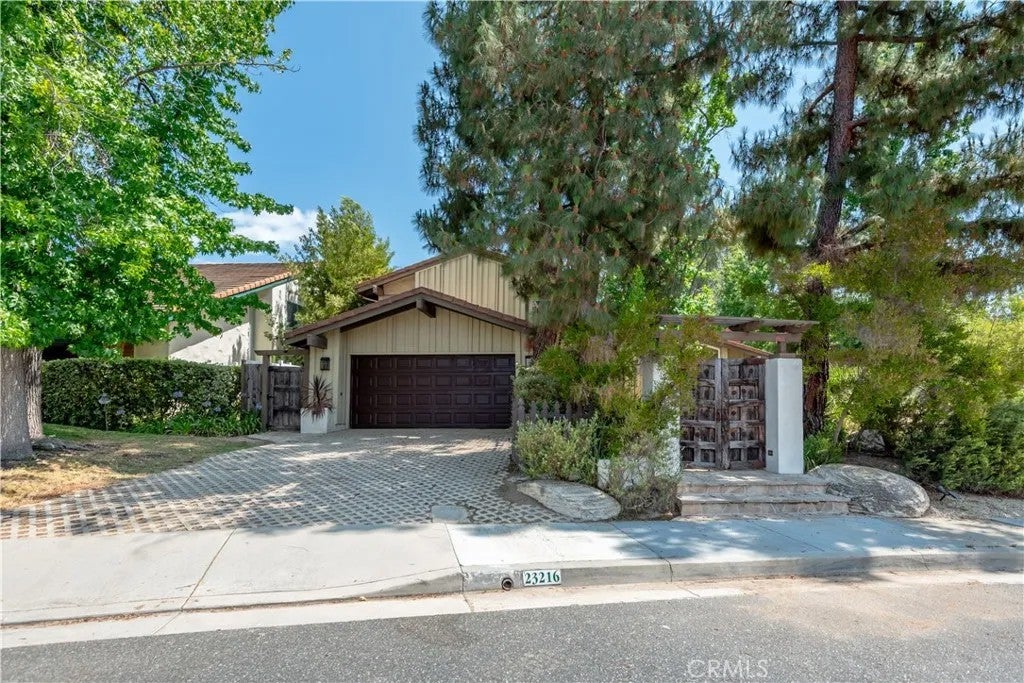 23216 Park Esperanza — photo