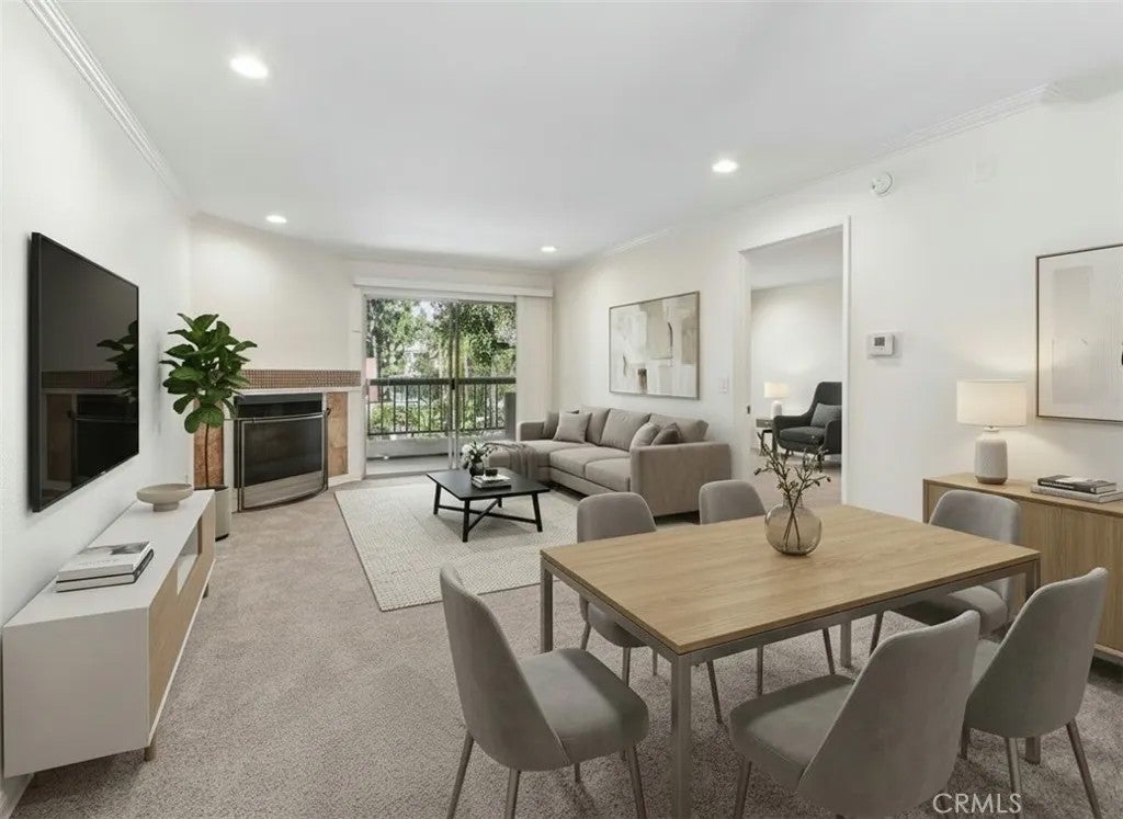5535 Canoga 209 — photo