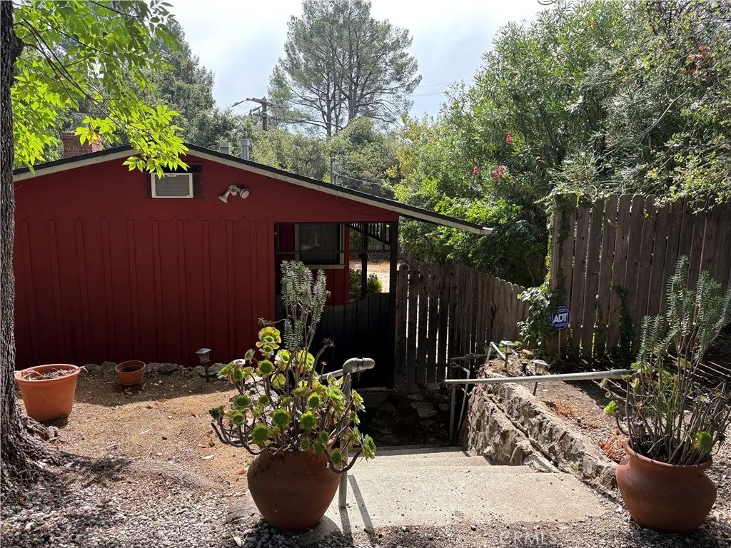 21313 Hillside Dr — photo
