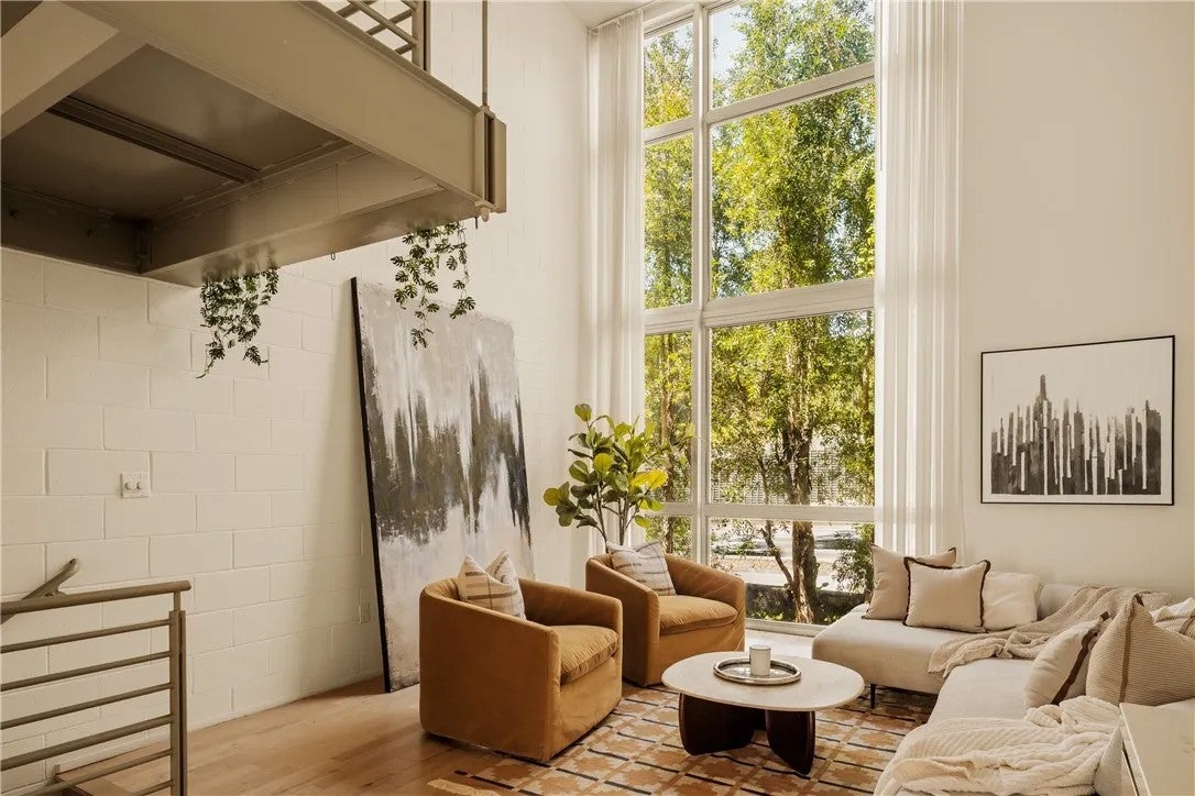 3450 Cahuenga West 907 — photo
