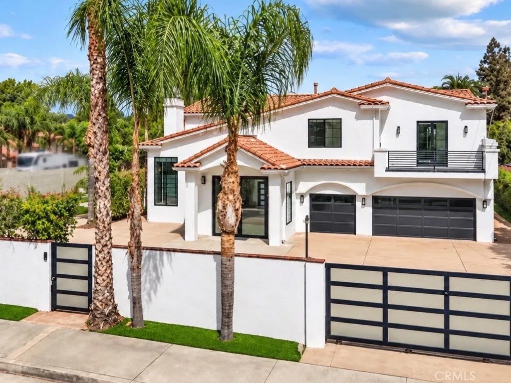 23129 Burbank Boulevard — photo