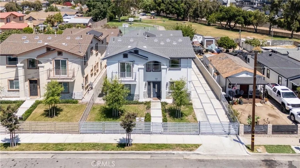 532 Mcfadden — photo