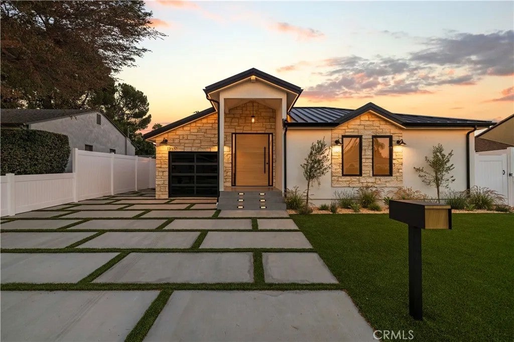 17337 Tiara Street — photo