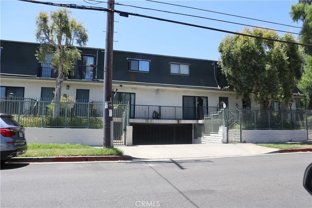 9047 Langdon 4 — photo