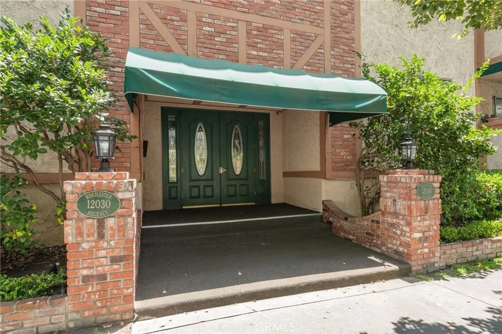 12030 Rochester #207 Avenue 207 — photo