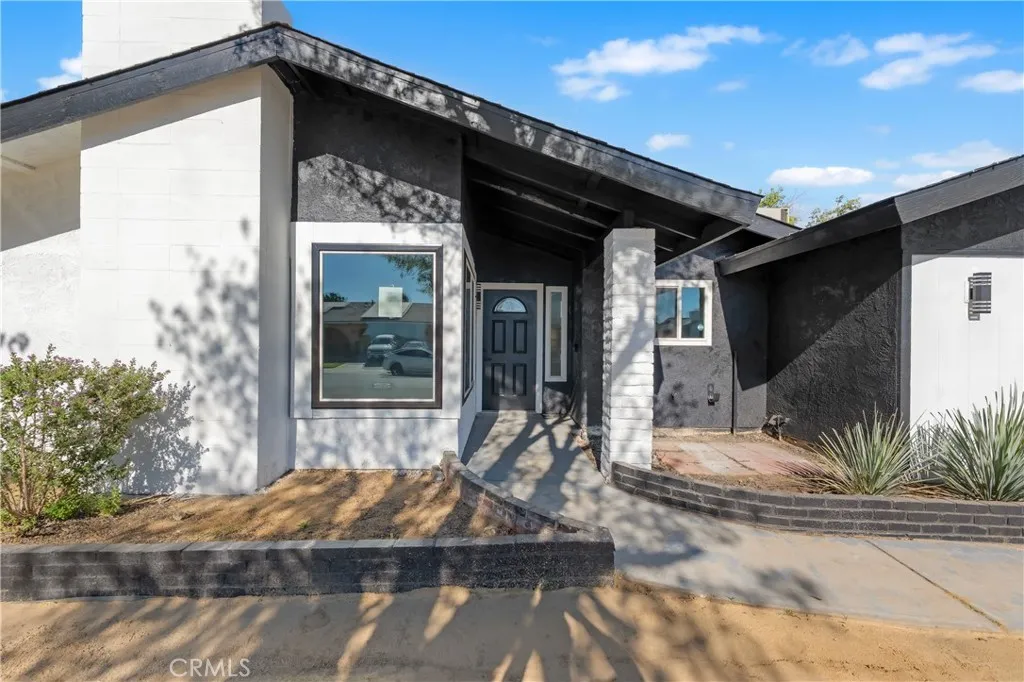 44934 Hanstead, Lancaster, CA 93535 — photo 2