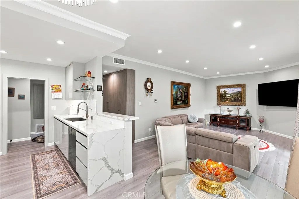 14607 Erwin Street 107 — photo