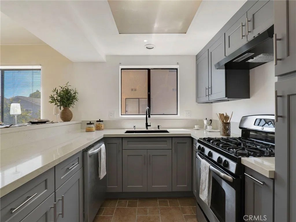 18954 Sherman Way 9 — photo