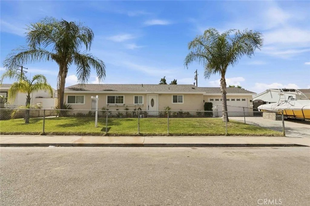 1582 Dakin — photo