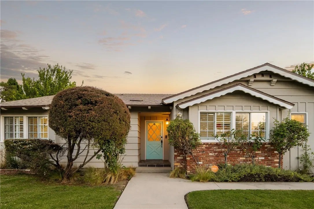 23642 Oxnard — photo