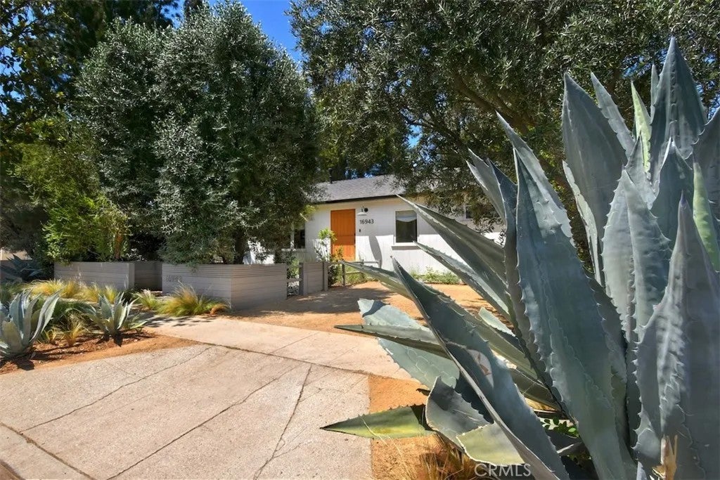 16943 Hartland — photo