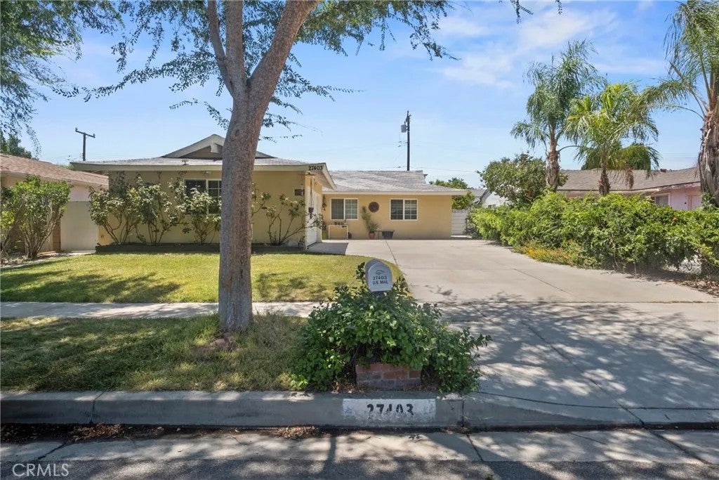 27403 Arriola — photo