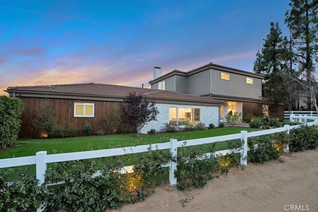 30 Stagecoach Road — photo