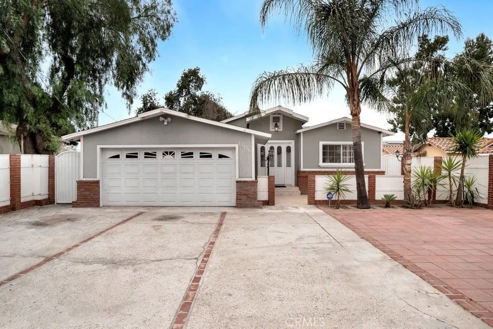 13176 Foothill — photo
