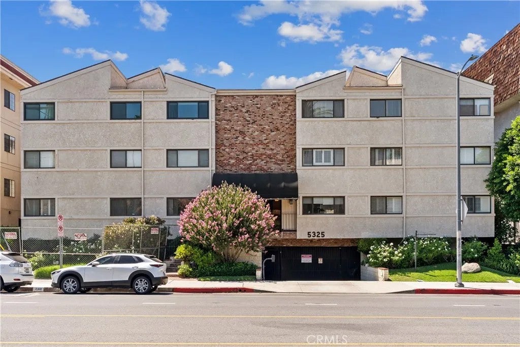5325 Lindley Avenue 106 — photo