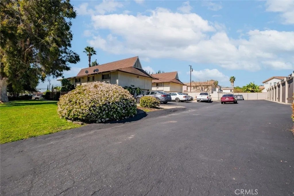 1935 Royalty Drive — photo