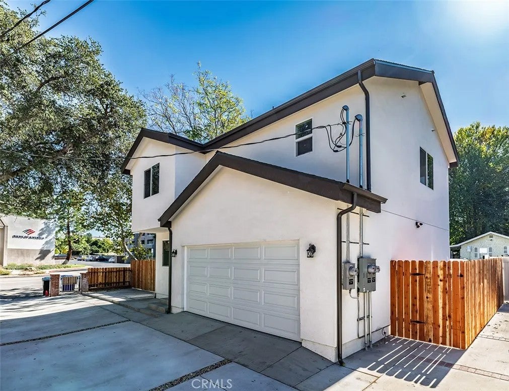 24743 Valley 1 — photo