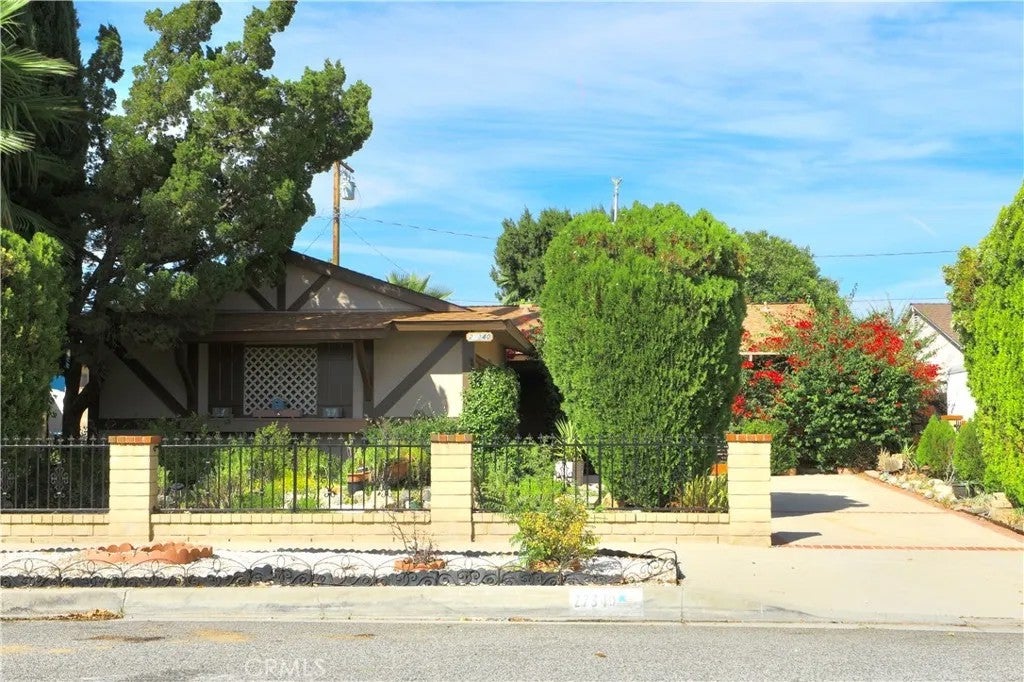 27340 Arriola Avenue — photo