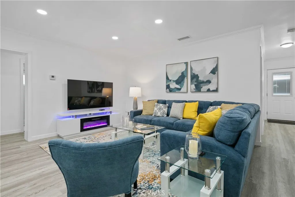 15059 Oro Grande Street — photo