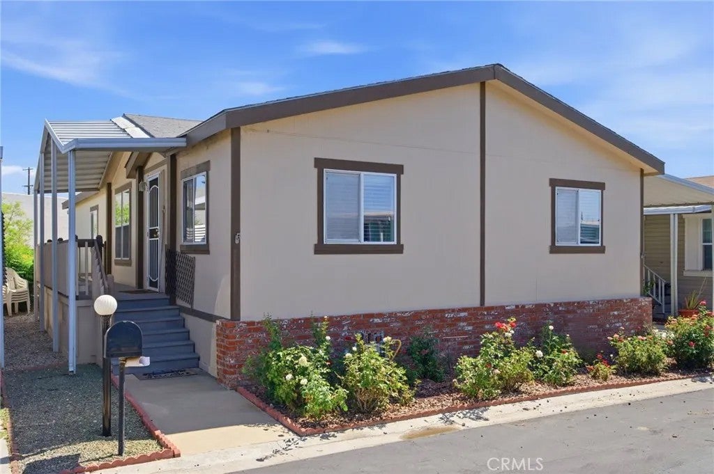 8811 Canoga 229 — photo