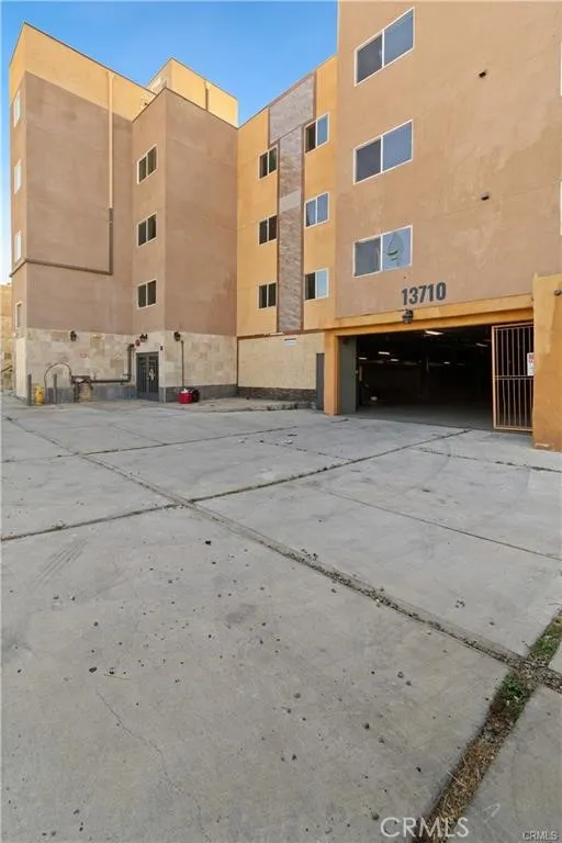 13710 Foothill — photo