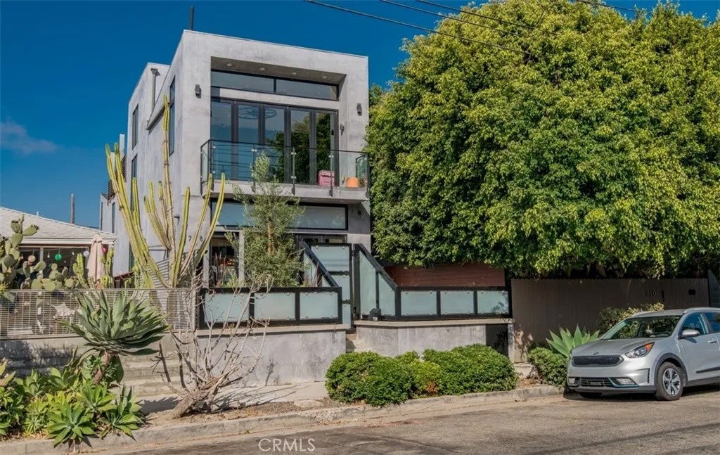 708 Hampton Drive — photo