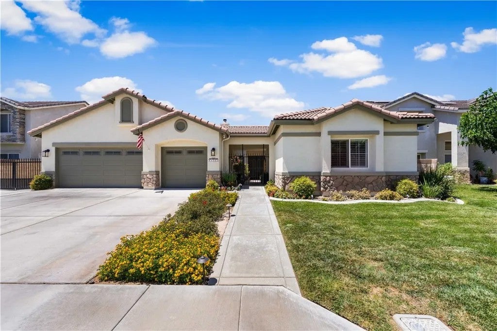 44523 Palo Verde Street — photo
