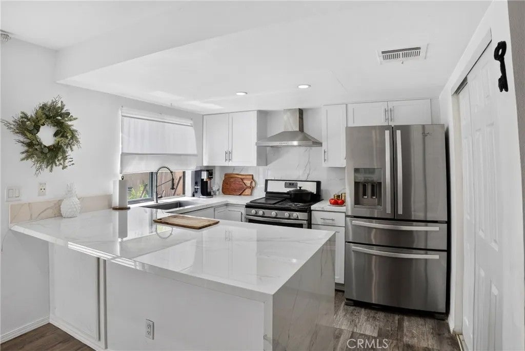 15230 Roxford St 62 — photo