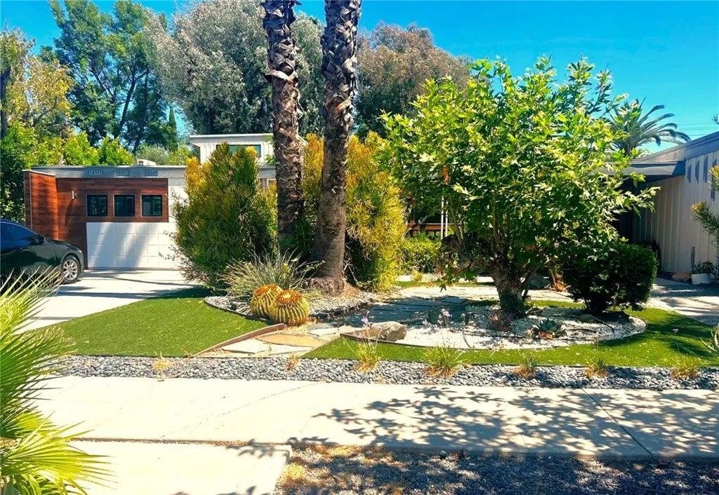 18349 Hiawatha Street — photo