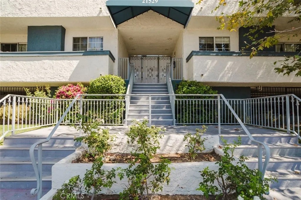 21529 Saticoy Street 217 — photo
