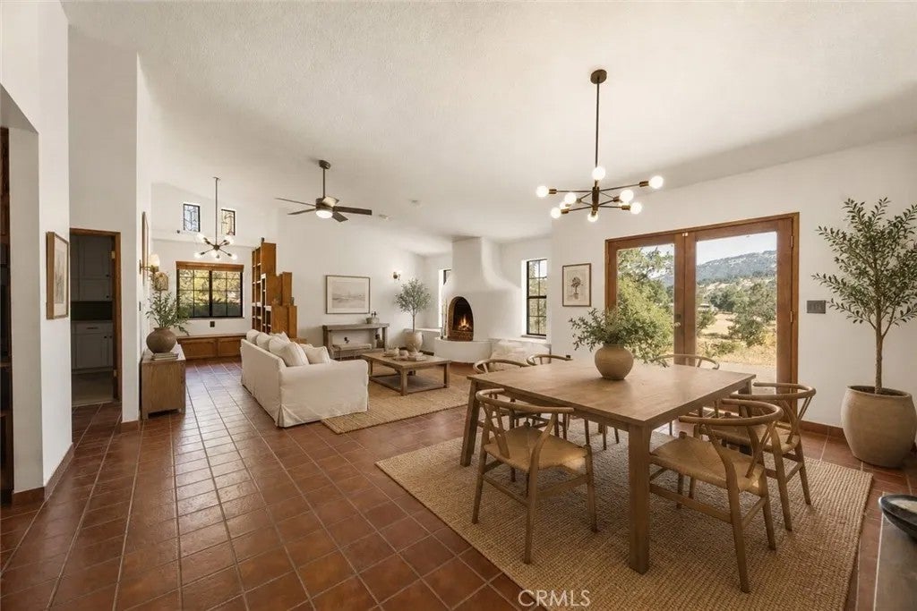 23921 Parke Court — photo