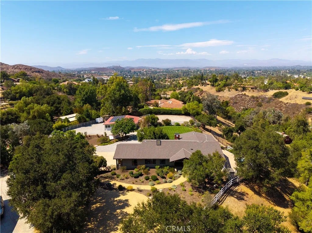 196 Colt Lane — photo