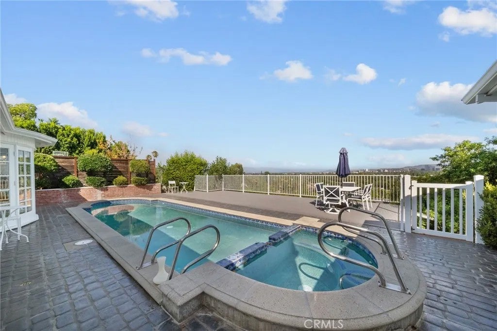 23414 Balmoral — photo