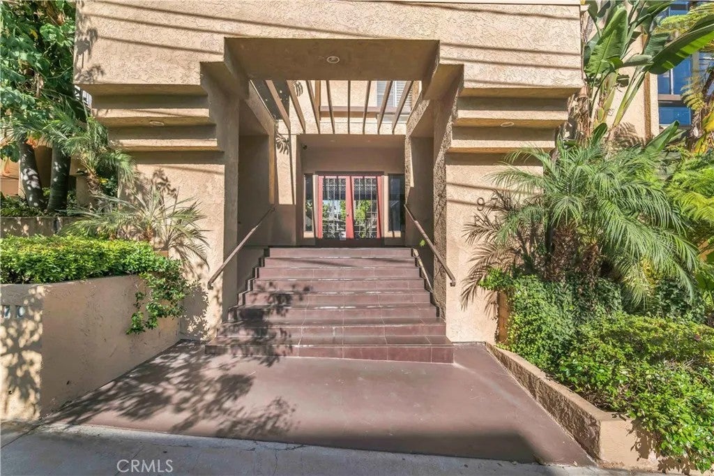 970 Palm Avenue 200 — photo