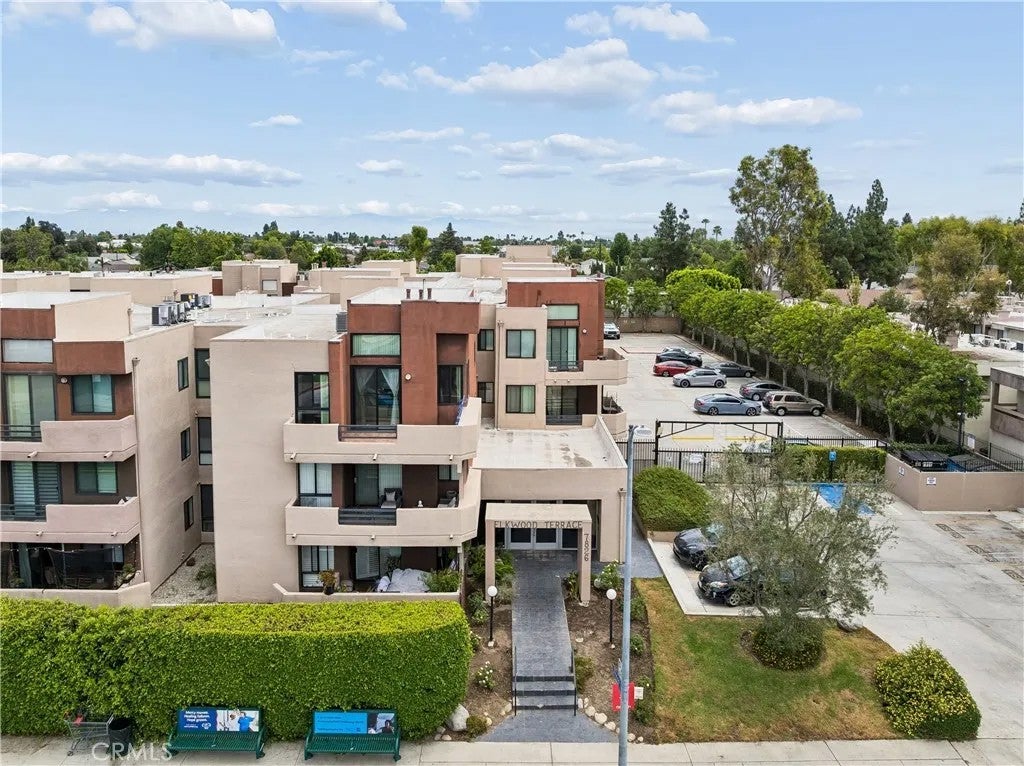 7826 Topanga Canyon 220 — photo