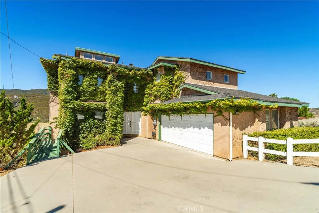 14738 Flintstone Drive — photo