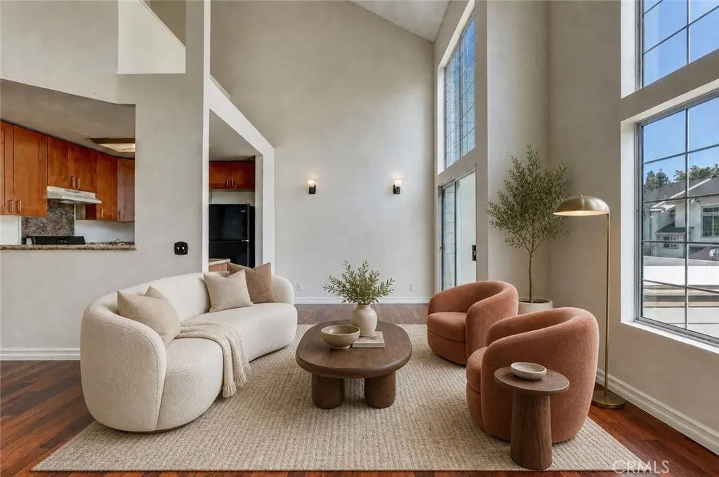11150 Glenoaks 294 — photo